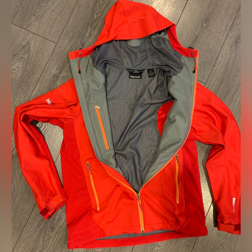 MARMOT JACKET WINDSTOPPER GORE TECK. Size S but flex M
